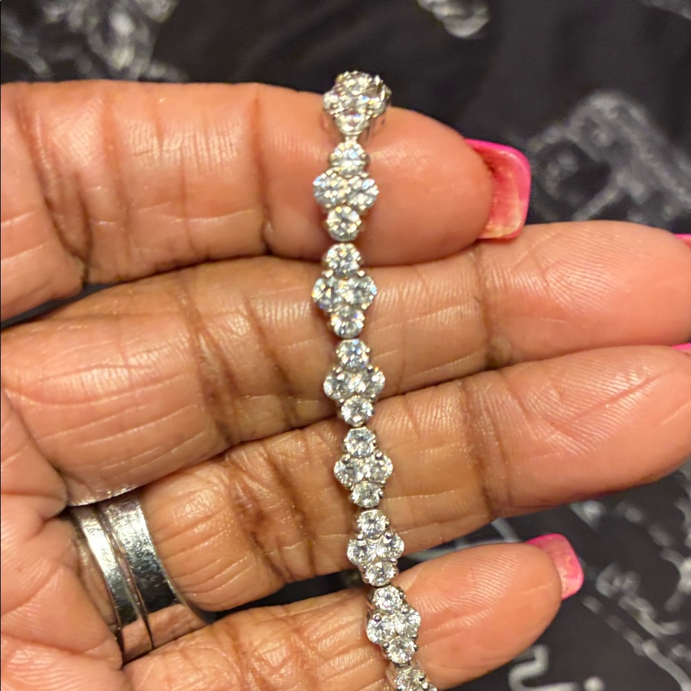 Elegant Crystal Floral Tennis Bracelet - Silver Tone